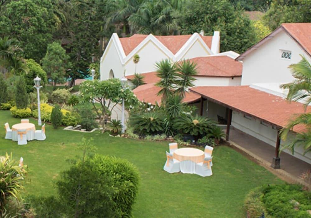 Cama Rajputana Club Resort Mount Abu Exterior photo