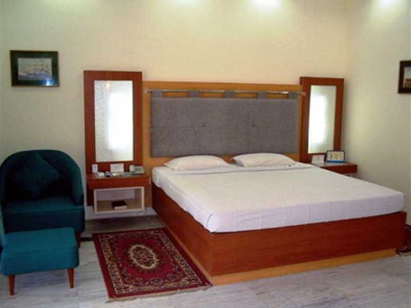 Cama Rajputana Club Resort Mount Abu Exterior photo