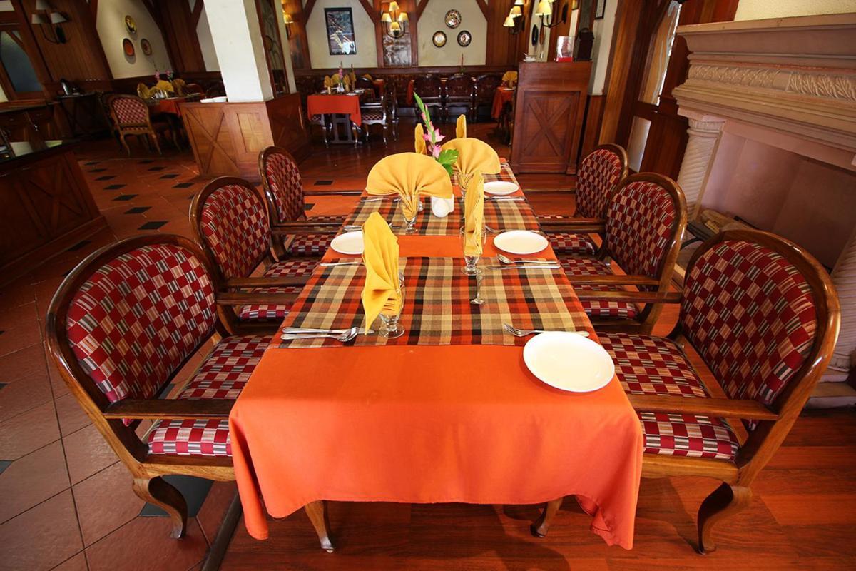 Cama Rajputana Club Resort Mount Abu Exterior photo